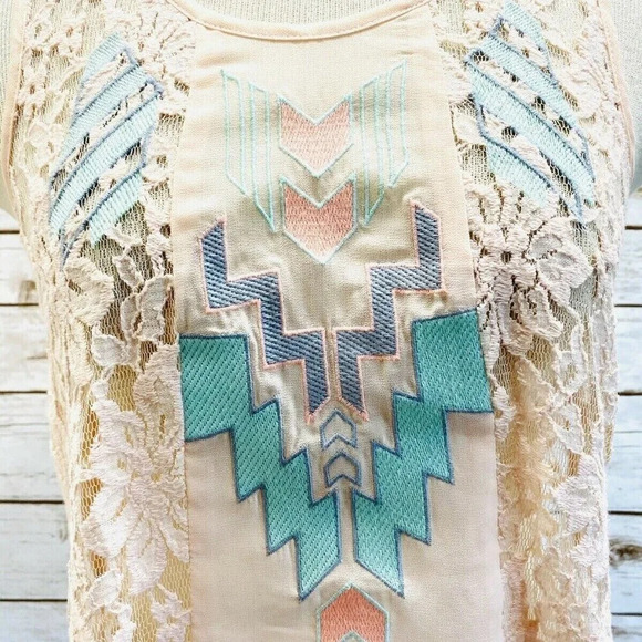 LUSH Women Sleeveless Pullover Scoop Neck Pink Lace See Through Top Size Small - Picture 4 of 13